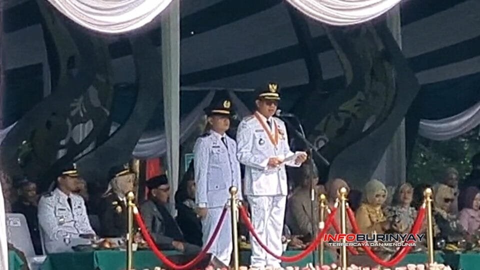 Bupati Bandung memimpin upacara Hari Jadi Kabupaten Bandung ke-385 dan Hari Kartini ke-147 di Lapangan Upakarti Soreang