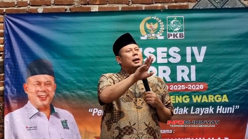 Cucun Ahmad Syamsurijal menyampaikan sambutan saat kegiatan reses masa sidang 2025–2026 di Kecamatan Rancaekek, Kabupaten Bandung, Kamis (2342026).