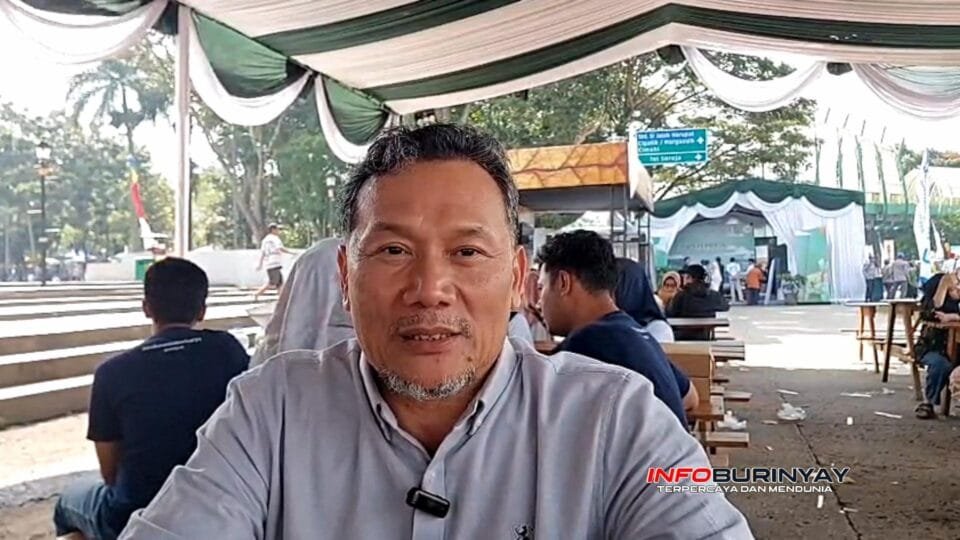 Dadang Komara saat memberikan keterangan terkait pelaksanaan job fair di Bandung Bedas Expo 2026.