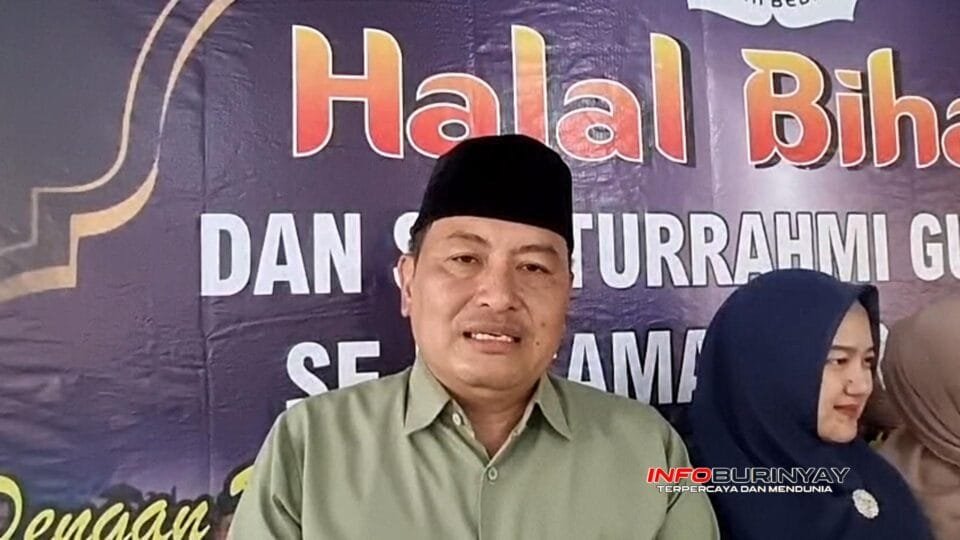 H. Gugum Gumbira Camat Rancaekek memberikan keterangan saat Halalbihalal Persatuan Guru Ngaji di Desa Linggar Kabupaten Bandung