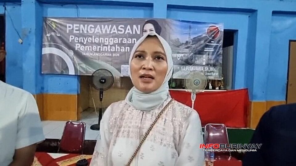 Hj. Nia Purwakania Anggota DPRD Jawa Barat saat diwawancarai terkait aspirasi warga Rancaekek Kulon