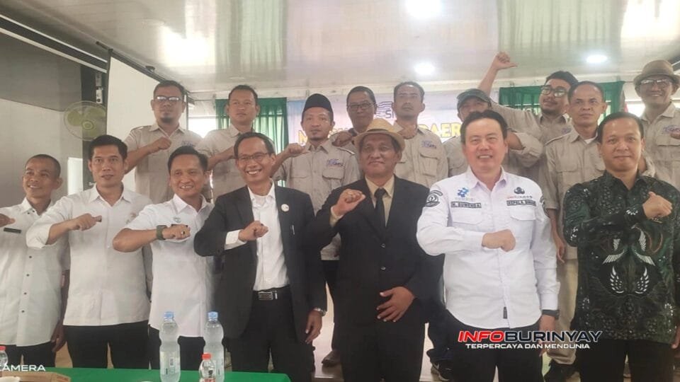 Ihsan Mahfudz bersama pengurus dan anggota SMSI Indramayu berfoto usai Musda II di Haurgeulis