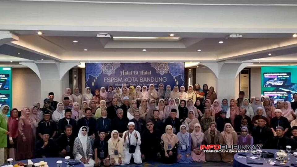 Peserta Halal Bihalal FSPSM Kota Bandung 2026 berfoto bersama di Hotel Papandayan
