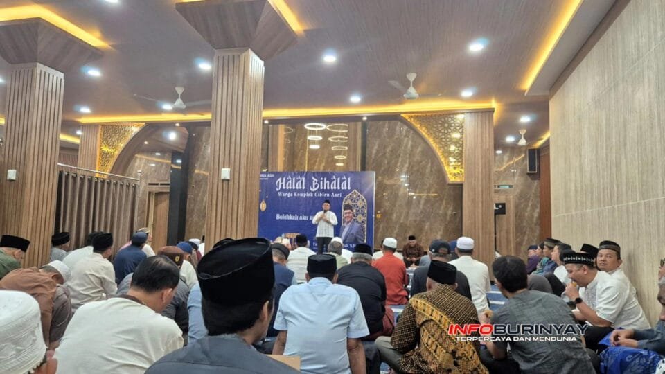 Suasana Halal Bihalal warga Komplek Cibiru Asri di Masjid Nurul Asri Cileunyi Kabupaten Bandung