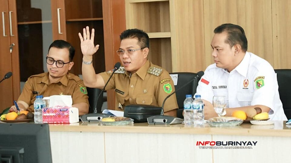 Bupati Bandung Dadang Supriatna memimpin pembahasan persiapan Porprov XV Jawa Barat 2026 bersama KONI dan Dispora Kabupaten Bandung di Ruang Serbaguna Dispora Kabupaten Bandung.