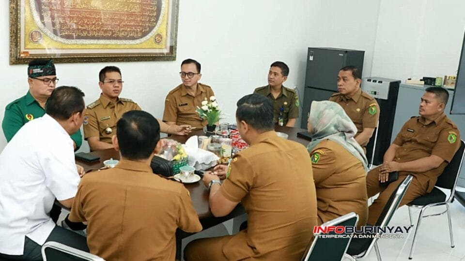 Bupati Bandung Dadang Supriatna memimpin rapat koordinasi persiapan Porprov XV Jawa Barat 2026 bersama Dispora dan KONI Kabupaten Bandung di Kantor Dispora Kabupaten Bandung.