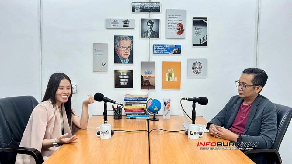 Dosen Fakultas Hukum Universitas Kristen Maranatha Shelly Kurniawan saat wawancara bahas bahaya phishing di RHD Creative Network
