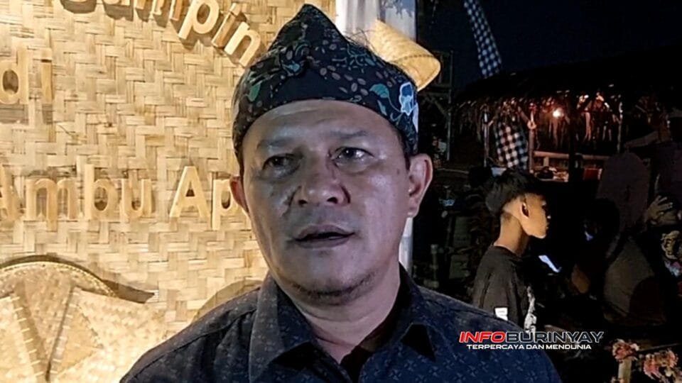 Kepala Dinas Kebudayaan Kabupaten Bandung, Irvan Ahmad, S.E., M.M., memberikan keterangan kepada media saat menghadiri kegiatan Ngareungeu Bulan di Lembur Ambu Apon, Desa Sukamanah, Kabupaten Bandung, Sabtu (3052026).