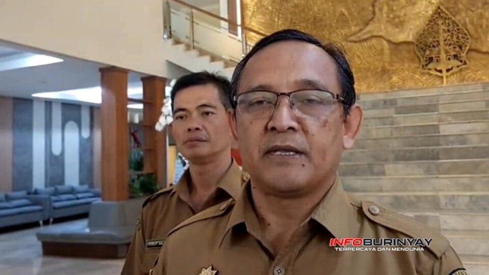 Kepala Dinas Pendidikan Kabupaten Bandung, Asep Kusumah, memberikan keterangan terkait pelaksanaan Kick Off SPMB 20262027 di Gedung Mohamad Toha, Soreang.