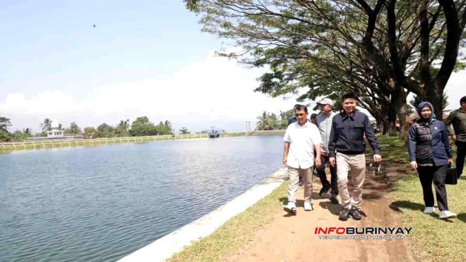 Pansus XI DPRD Jawa Barat bersama UPTD PSDA wilayah Sukabumi meninjau kawasan Situ Batu Karut di Kecamatan Sukaraja.