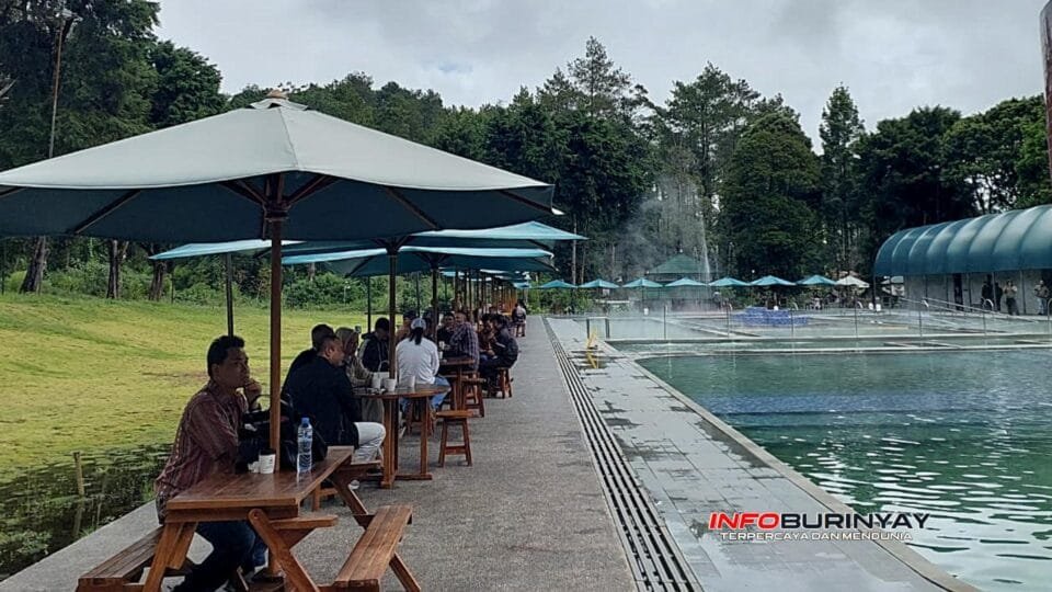 Suasana area kolam pemandian Jiwanta Thermal Springs di Rancabali, Kabupaten Bandung, saat grand opening destinasi wisata air panas modern bernuansa alam dan kearifan lokal Cimanggu.