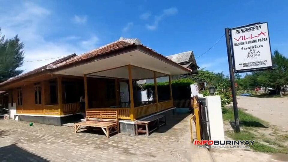 Villa Basisir Karang Papak di Desa Cikelet dengan bangunan kayu estetik, hanya 20 meter dari Pantai Karang Papak