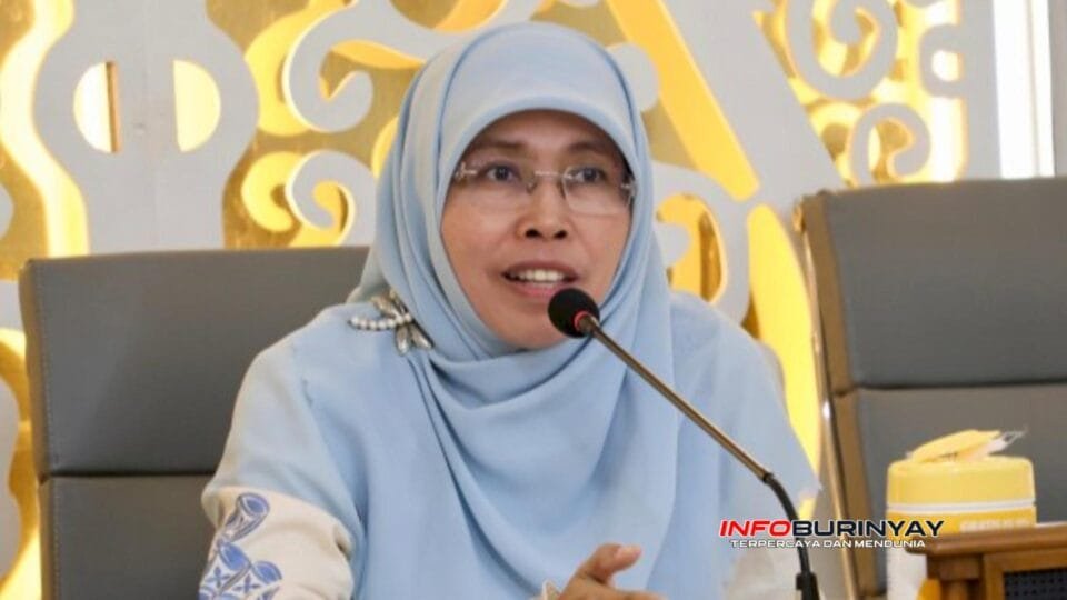 Wakil Ketua Komisi V DPRD Jawa Barat Siti Muntamah saat menyampaikan dukungan terhadap Program Sekolah Lansia “Nyaah Ka Indung” di Bandung.