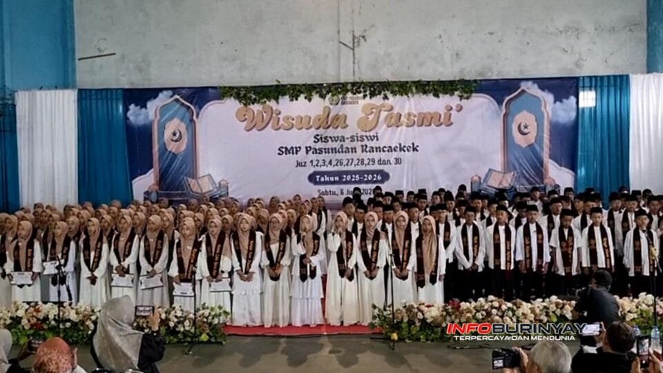 162 siswa SMP Pasundan Rancaekek mengikuti Wisuda Tasmi Al-Qur'an Tahun Pelajaran 2025-2026 di GOR SMP Pasundan Rancaekek, Kabupaten Bandung, Sabtu (6/6/2026).