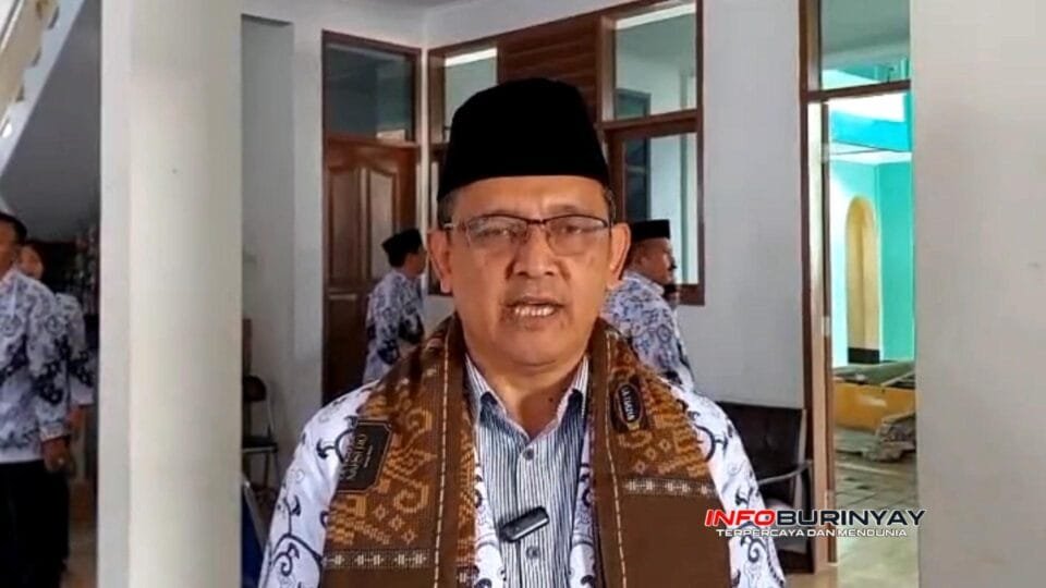 Kepala Dinas Pendidikan Kabupaten Bandung Asep Kusumah memberikan keterangan kepada awak media usai membuka Konferensi Kerja I PGRI Kabupaten Bandung di Gedung PGRI Kabupaten Bandung, Sabtu (20/6/2026).