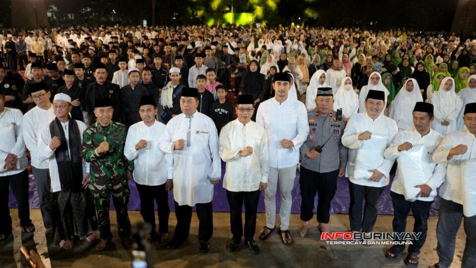 Bupati Bandung Dadang Supriatna bersama Wakil Bupati Ali Syakieb, Forkopimda, tokoh agama, dan ribuan jamaah menghadiri peringatan Tahun Baru Islam 1 Muharam 1448 Hijriah di Dome Balerame Soreang, Kabupaten Bandung