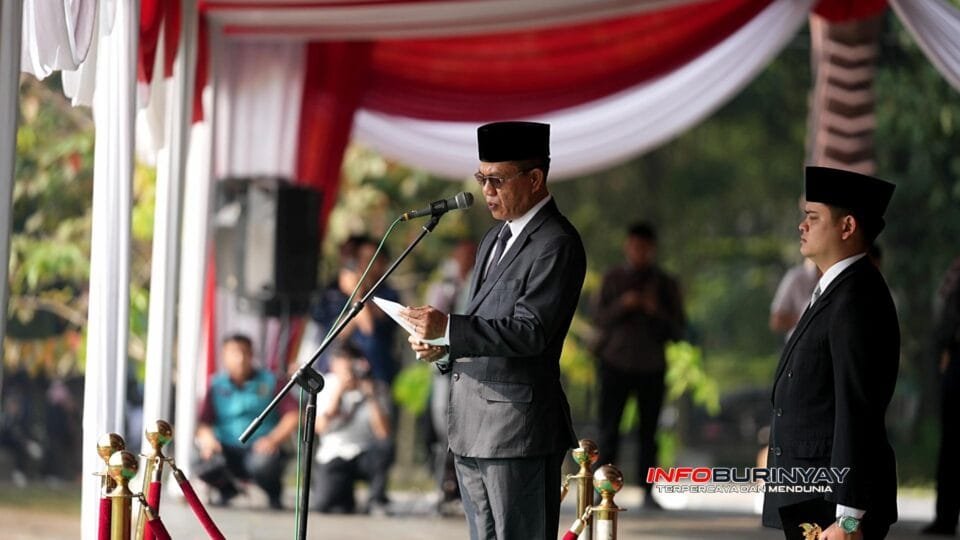 Bupati Bandung Dadang Supriatna memimpin Upacara Peringatan Hari Kebangkitan Nasional ke-118 dan Hari Lahir Pancasila Tahun 2026 di Lapangan Upakarti Soreang, Senin (162026).