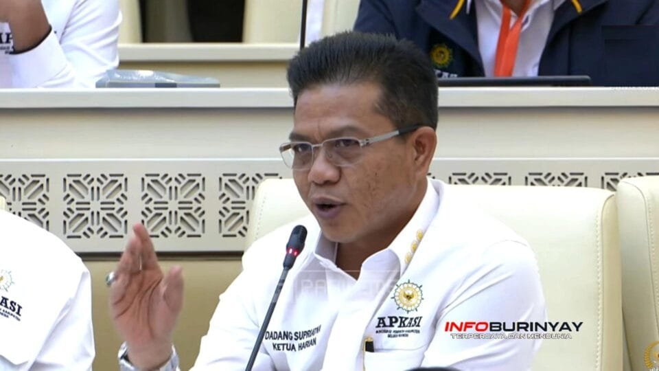 Bupati Bandung Dadang Supriatna saat menyampaikan usulan pengembalian Transfer ke Daerah (TKD) dalam Rapat Dengar Pendapat Umum bersama Komisi II DPR RI di Jakarta, Senin (862026).