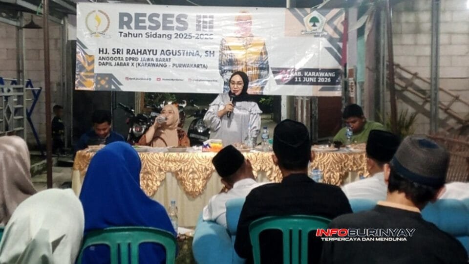 Hj. Sri Rahayu, S.H., Anggota DPRD Provinsi Jawa Barat Fraksi Golkar, menyampaikan aspirasi dan program pembangunan saat kegiatan reses di Desa Lemahmulya, Kecamatan Majalaya, Kabupaten Karawang.