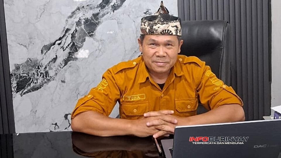 Kepala SMPN 46 Bandung Entoh Toharudin Satibi saat memberikan keterangan terkait tidak masuknya nilai Bahasa Sunda dalam komponen penilaian SPMB SMA/SMK Jawa Barat.