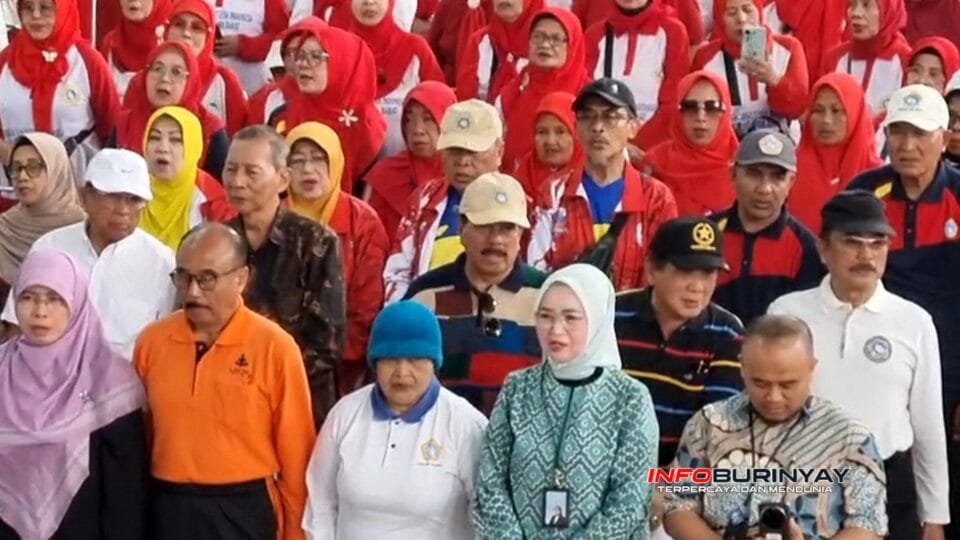 Peserta Hari Lanjut Usia Nasional (HLUN) ke-30 Tingkat Jawa Barat mengikuti rangkaian kegiatan peringatan di GOR Saparua, Kota Bandung, Kamis (1862026), dengan mengusung tema Lansia Tangguh, Indonesia Tumbuh, Jawa Barat Istimewa.
