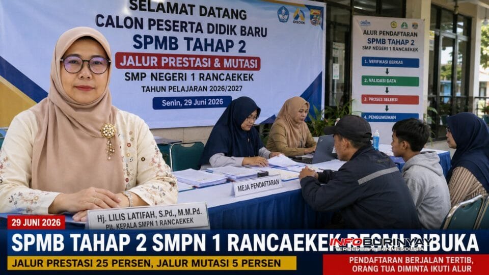Plt. Kepala SMPN 1 Rancaekek Hj. Lilis Latifah memantau pelaksanaan pendaftaran SPMB Tahap 2 jalur prestasi dan mutasi di Kampus SMPN 1 Rancaekek, Kabupaten Bandung, Senin 29 Juni 2026.