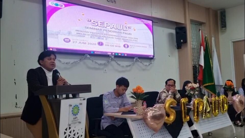 Sekretaris PIAUD UIN Sunan Gunung Djati Bandung, Arif Nursihah, S.TH.I., M.A., CHt., menyampaikan sambutan dalam Seminar Pendirian PAUD (SEPAUD) yang membahas lima fondasi mendirikan PAUD legal dan berkualitas.