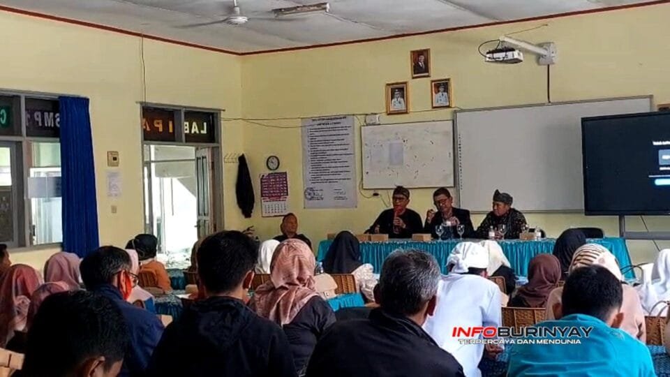 Sosialisasi teknis SPMB 20262027 SMPN 1 Ciwidey di Laboratorium IPA yang dihadiri kepala SD, pengawas pendidikan, unsur kecamatan, desa, dan komite sekolah di Kabupaten Bandung.