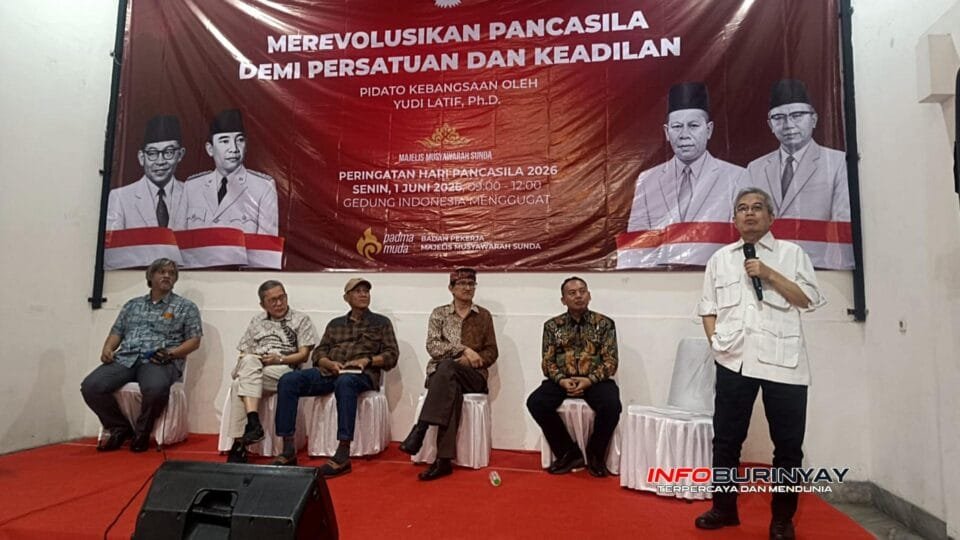 Yudi Latif menyampaikan Pidato Kebangsaan dalam Peringatan Hari Pancasila 2026 yang diselenggarakan Majelis Musyawarah Sunda (MMS) di Gedung Indonesia Menggugat, Kota Bandung.