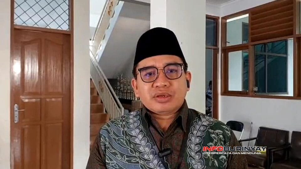 Ketua BAZNAS Kabupaten Bandung KH. Yusuf Ali Tantowi memberikan keterangan saat wawancara terkait sinergi BAZNAS dan PGRI serta pembentukan Unit Fundraising Zakat (UFJ) di sekolah dalam Konferensi Kerja I PGRI Kabupaten Bandung 2026.