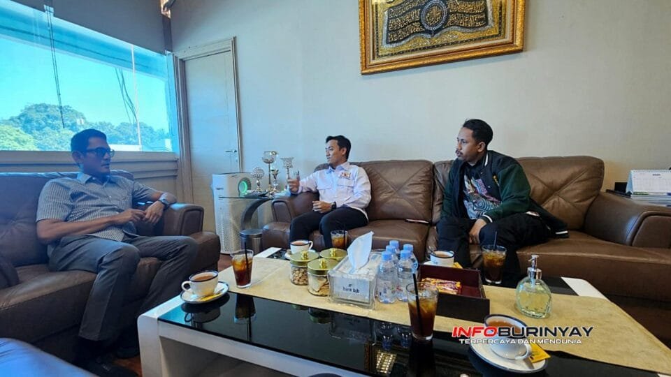 Ketua HIPMI Kabupaten Bandung menggelar pertemuan dengan pimpinan Bank BJB Cabang Soreang untuk membahas rencana MoU kerja sama strategis dalam mendukung pembiayaan UMKM dan pengusaha muda.