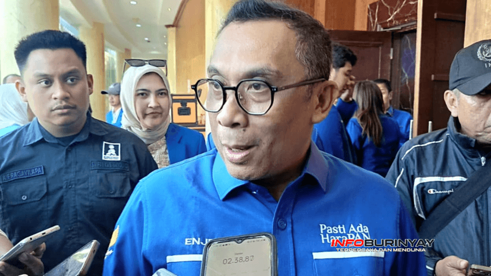 Ketua DPW PAN Jawa Barat Ahmad Najib Qodratullah memberikan keterangan kepada awak media usai menghadiri Pelantikan Relawan dan Rakerda DPD PAN se-Kabupaten Bandung di Hotel Sutan Raja, Soreang, Selasa (7/7/2026).