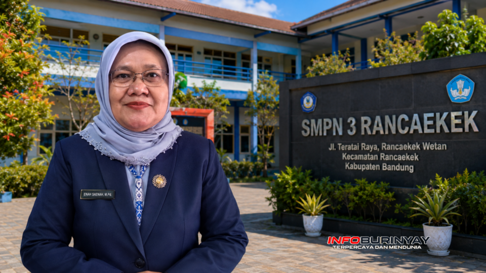 Ketua SPMB SMPN 3 Rancaekek Enah Saenah M.Pd memberikan imbauan kepada orang tua calon murid agar tidak berebut saat daftar ulang Tahap II SPMB 2026 di Kabupaten Bandung.
