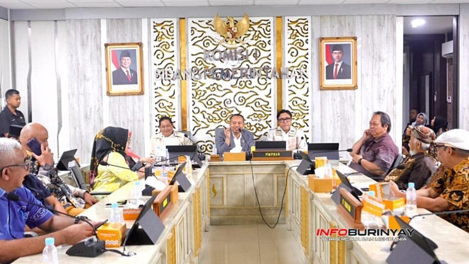 Audiensi DPRD Jawa Barat bersama Komunitas Pengkaji Pergantian Nama Provinsi Jawa Barat membahas usulan Provinsi Sunda yang didukung mayoritas fraksi untuk masuk tahap legislasi resmi.