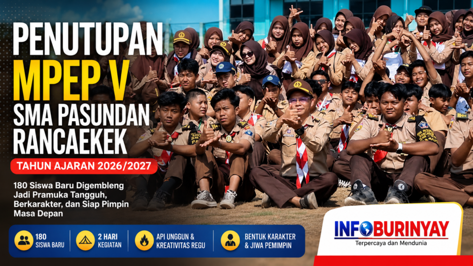 Kepala SMA Pasundan Rancaekek Burhanudin bersama 180 siswa baru berfoto usai Penutupan MPEP V Tahun Ajaran 2026/2027 di Lapang Liga Rancaekek Kencana, Kabupaten Bandung, Sabtu 18 Juli 2026.