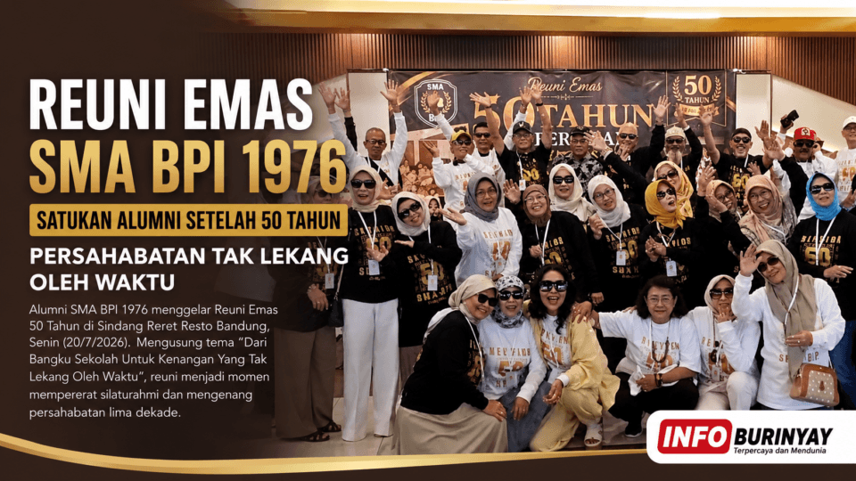 Alumni SMA BPI angkatan 1976 berfoto bersama pada Reuni Emas 50 Tahun di Sindang Reret Resto Bandung untuk mempererat silaturahmi dan mengenang persahabatan sejak 1976.