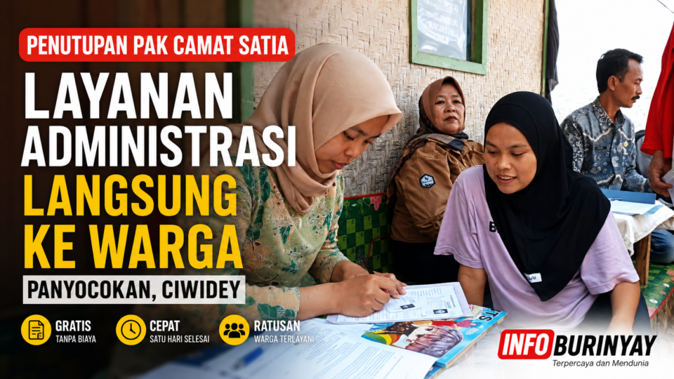 Petugas Program PaK Camat Satia Kecamatan Ciwidey melayani pengurusan administrasi kependudukan secara gratis bagi warga Desa Panyocokan, Kabupaten Bandung, melalui layanan jemput bola Saba RW.