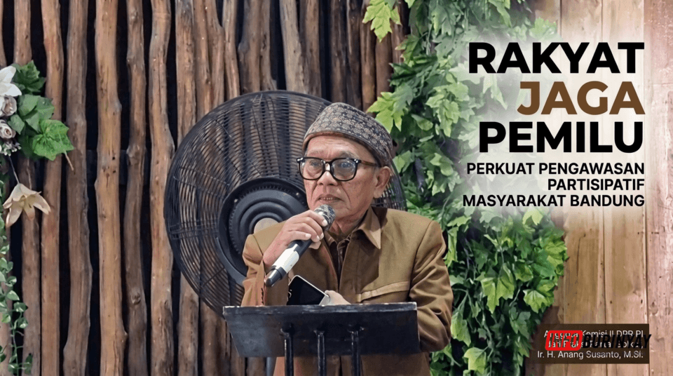 Ir. H. Anang Susanto saat memaparkan penguatan partisipasi masyarakat dalam pengawasan pemilu di Kabupaten Bandung