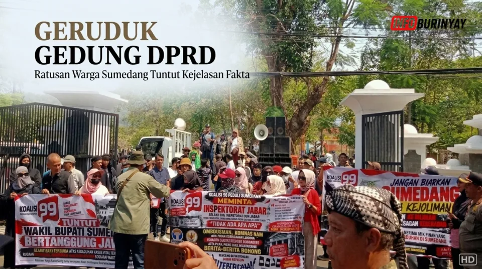 Aktivitas warga saat menggelar aksi di DPRD Kabupaten Sumedang