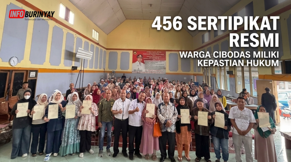 Penyerahan 456 sertipikat PTSL kepada warga Desa Cibodas Lembang Bandung Barat
