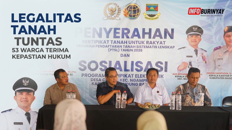 ATR/BPN Bandung Barat Serahkan 53 Sertifikat Tanah PTSL kepada Warga Desa Cilame