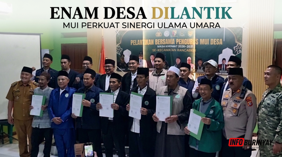 Enam pengurus MUI desa se-Kecamatan Rancaekek masa khidmat 2026–2031 berfoto bersama Forkopimcam, Ketua MUI Kecamatan Rancaekek, Kepala KUA, dan tokoh terkait usai pelantikan di Desa Bojongloa.