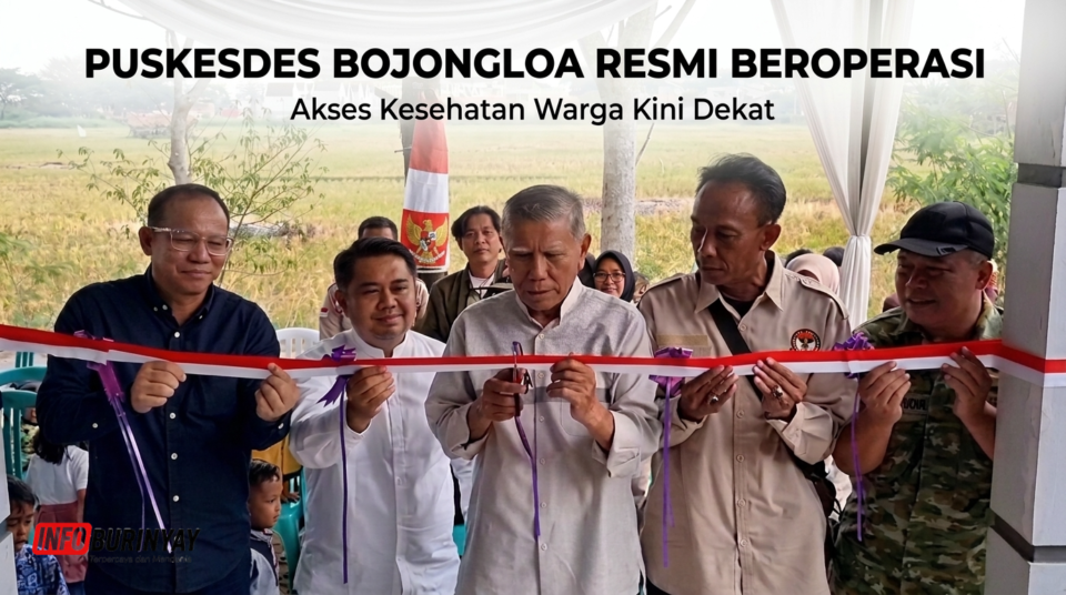 Kepala Desa Bojongloa H. Ayeng bersama Ketua Komisi D DPRD Kabupaten Bandung Cecep Suhendar, Sekcam Rancaekek Rukman Rukmansyah, dan Ketua BPD Ato Suparto saat menggunting pita peresmian Puskesdes Bojongloa.