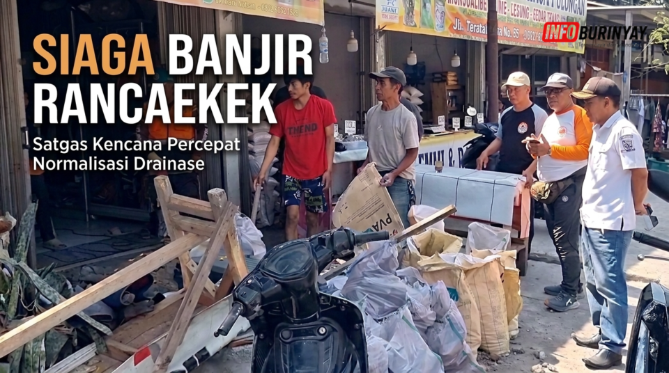 Satgas Drainase Kencana melakukan normalisasi saluran air di Jalan Indah Nusa Raya, Rancaekek Kencana, Kabupaten Bandung, untuk mengantisipasi genangan saat musim hujan.